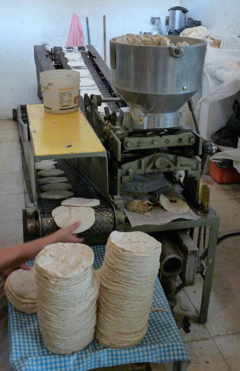Fig. 2 : Une machine de tortillería de farine de maïs (source : Creative Commons)